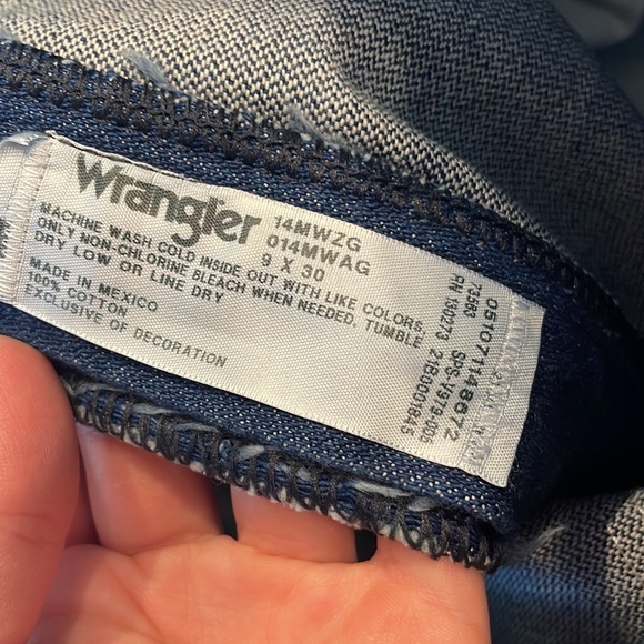 NEW Woman’s Wrangler Jeans - Picture 9 of 10